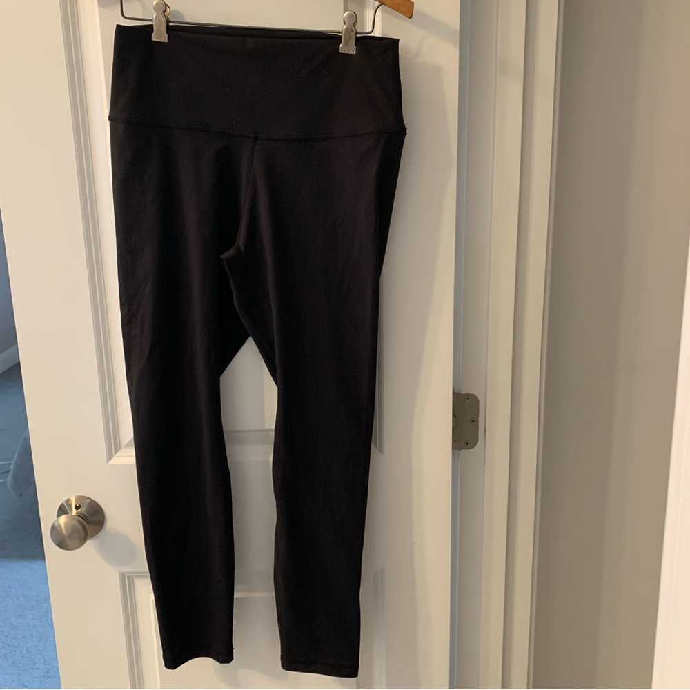 YUNOGA | XL | NWOT | black leggings | smoke free